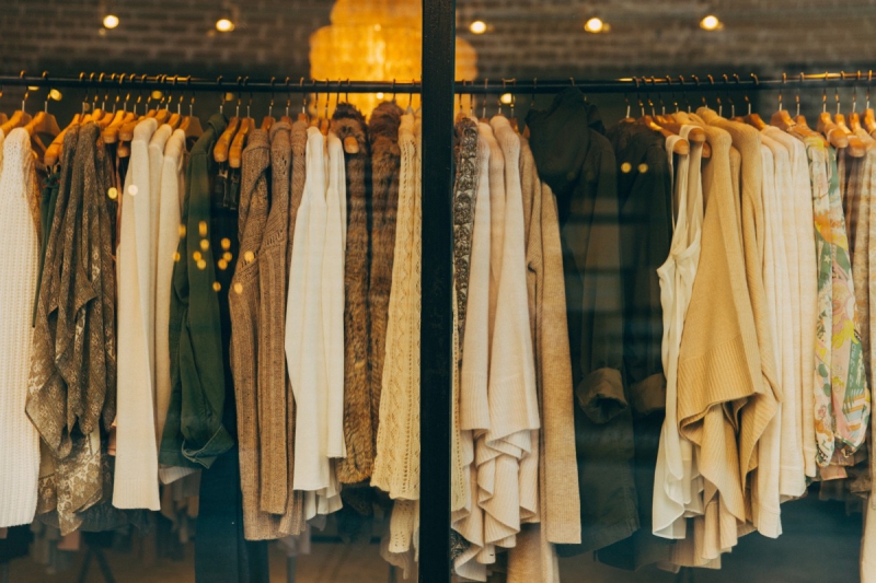 boutique-VALDEROURE-min_clothe_fashion_store_shop_window_store_front-21277